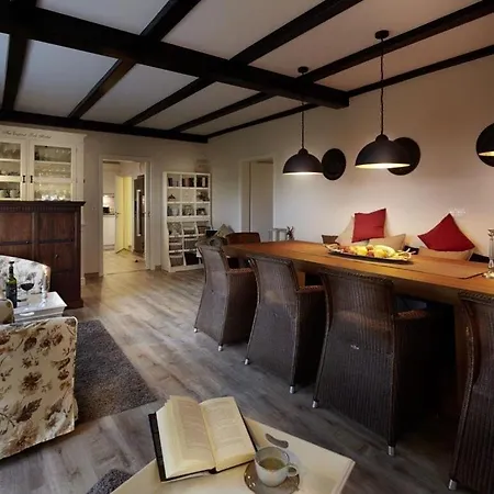 Modern Near Centre Apartment *