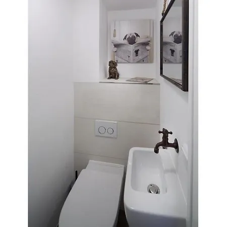 Modern Near Centre Apartment *